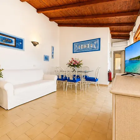 Casa de Férias Rena Bianca Townhouse 100 M From The Baja Sardinia
